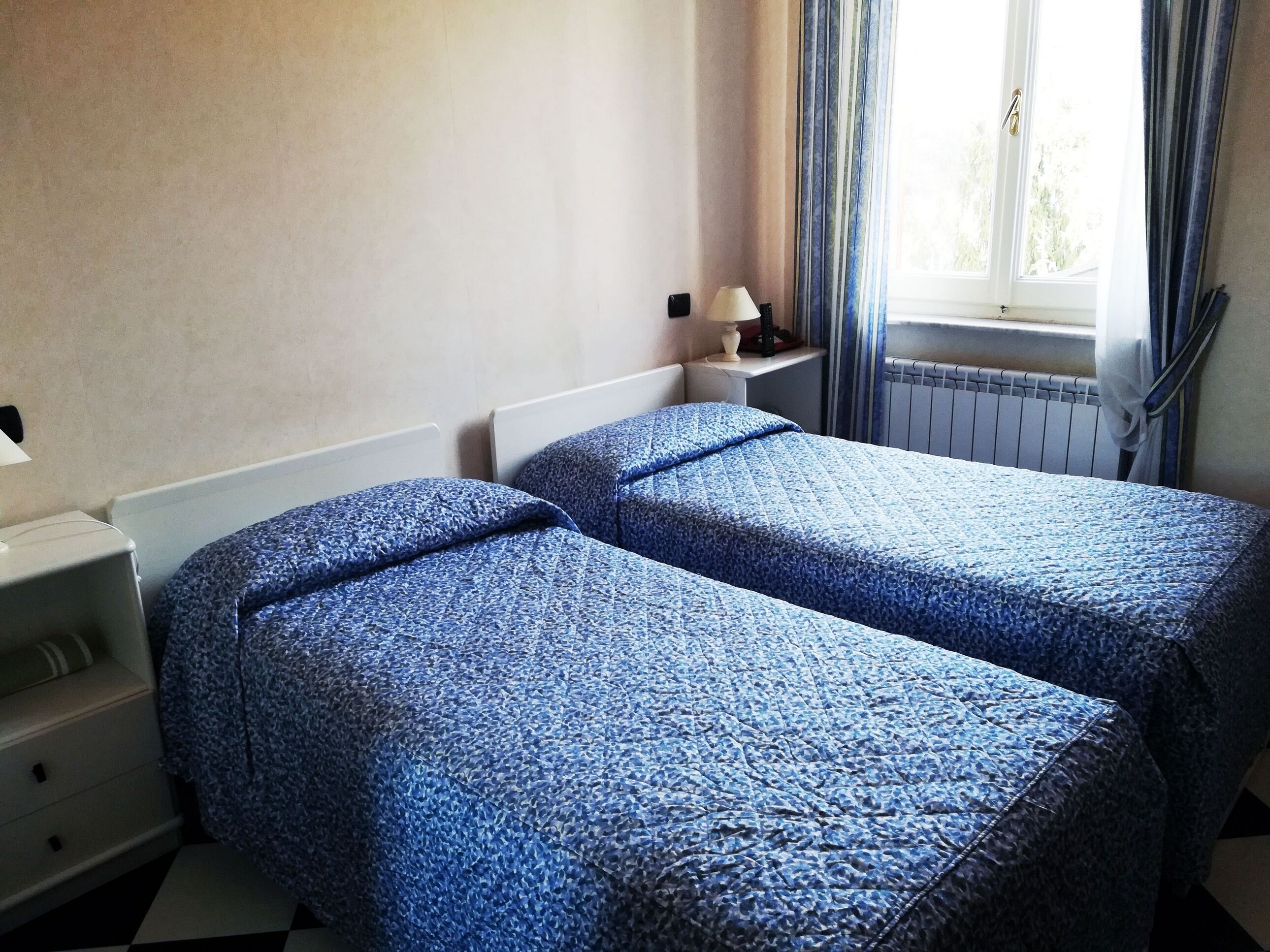 double room | minibar, in-room safe, desk, free wifi