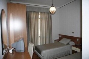 Minibar, in-room safe, desk, free WiFi - Albergo Amici (Varese Ligure)