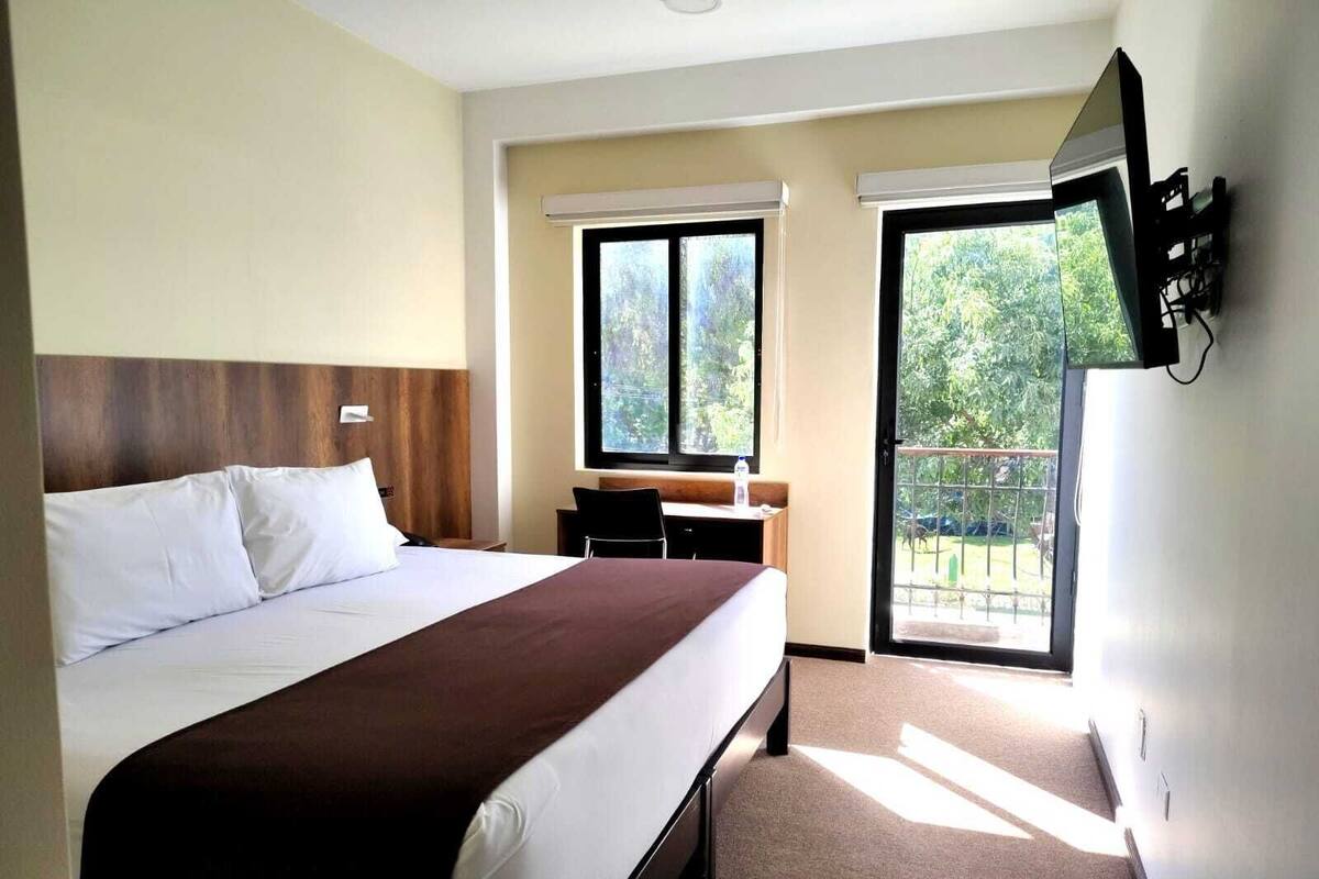Deluxe Single Room, Garden View, Garden Area | Down comforters, minibar, in-room safe, desk