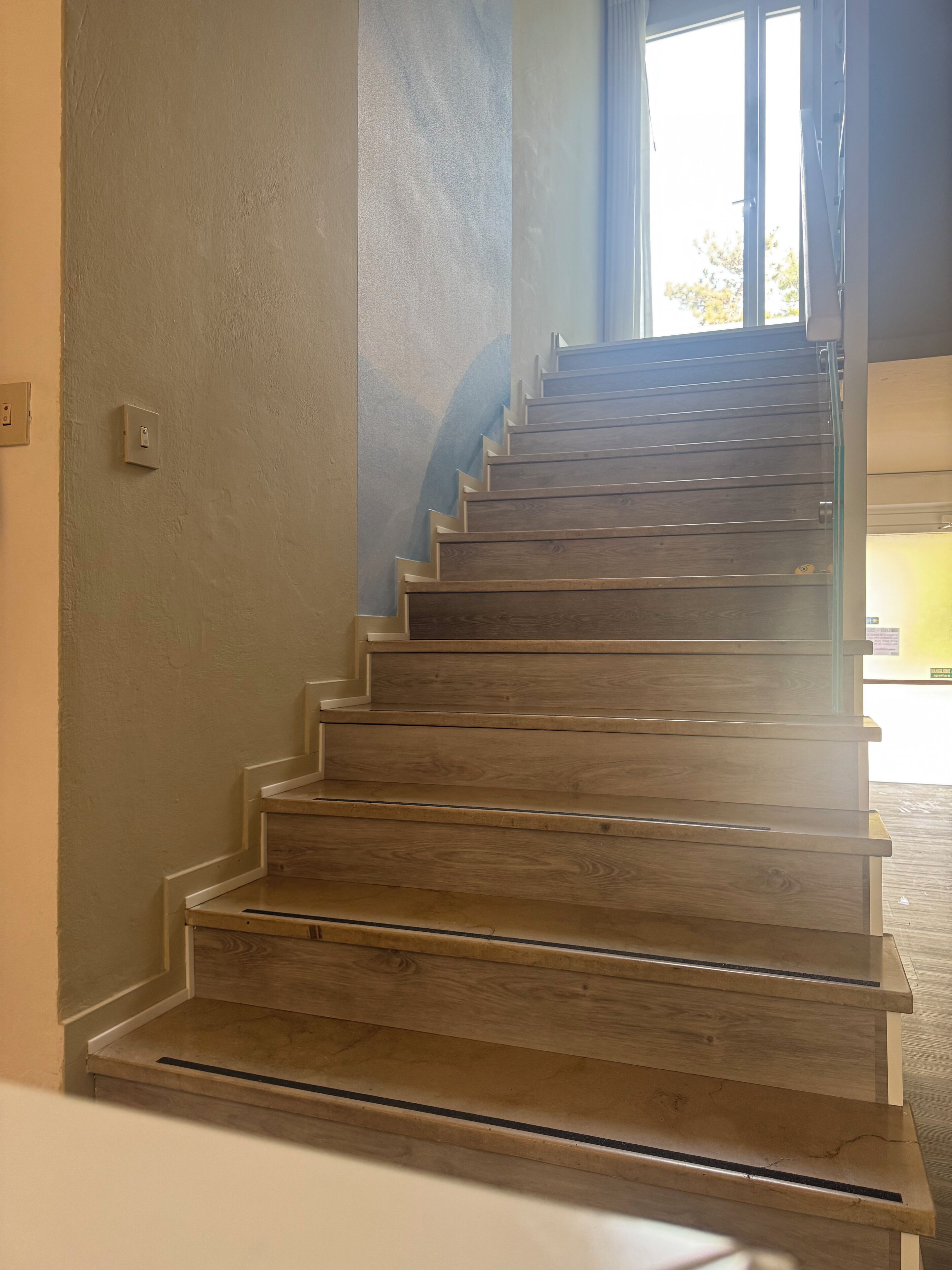 Escaleras con baranda