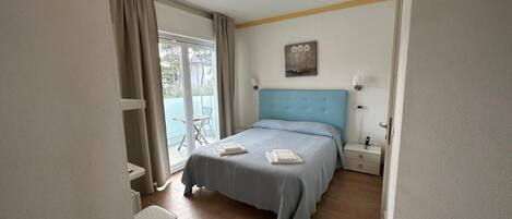 Double or Twin Room (Balcone) | In-room safe, desk, free WiFi, bed sheets