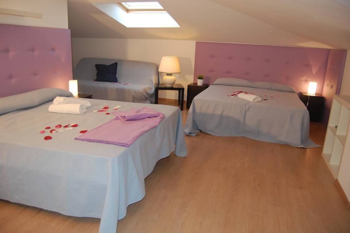 Quadruple Room - Attic | In-room safe, desk, free WiFi, bed sheets