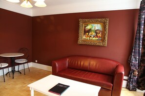 Family Studio Suite, 1 Bedroom | Living room