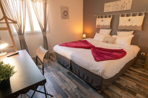Comfort-Doppelzimmer | Hochwertige Bettwaren, Schreibtisch, laptopgeeigneter Arbeitsplatz