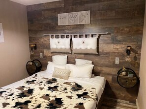 Premium bedding, desk, laptop workspace, soundproofing - Hotel le president GARE TGV NIMES PONT DU GARD (Bellegarde)