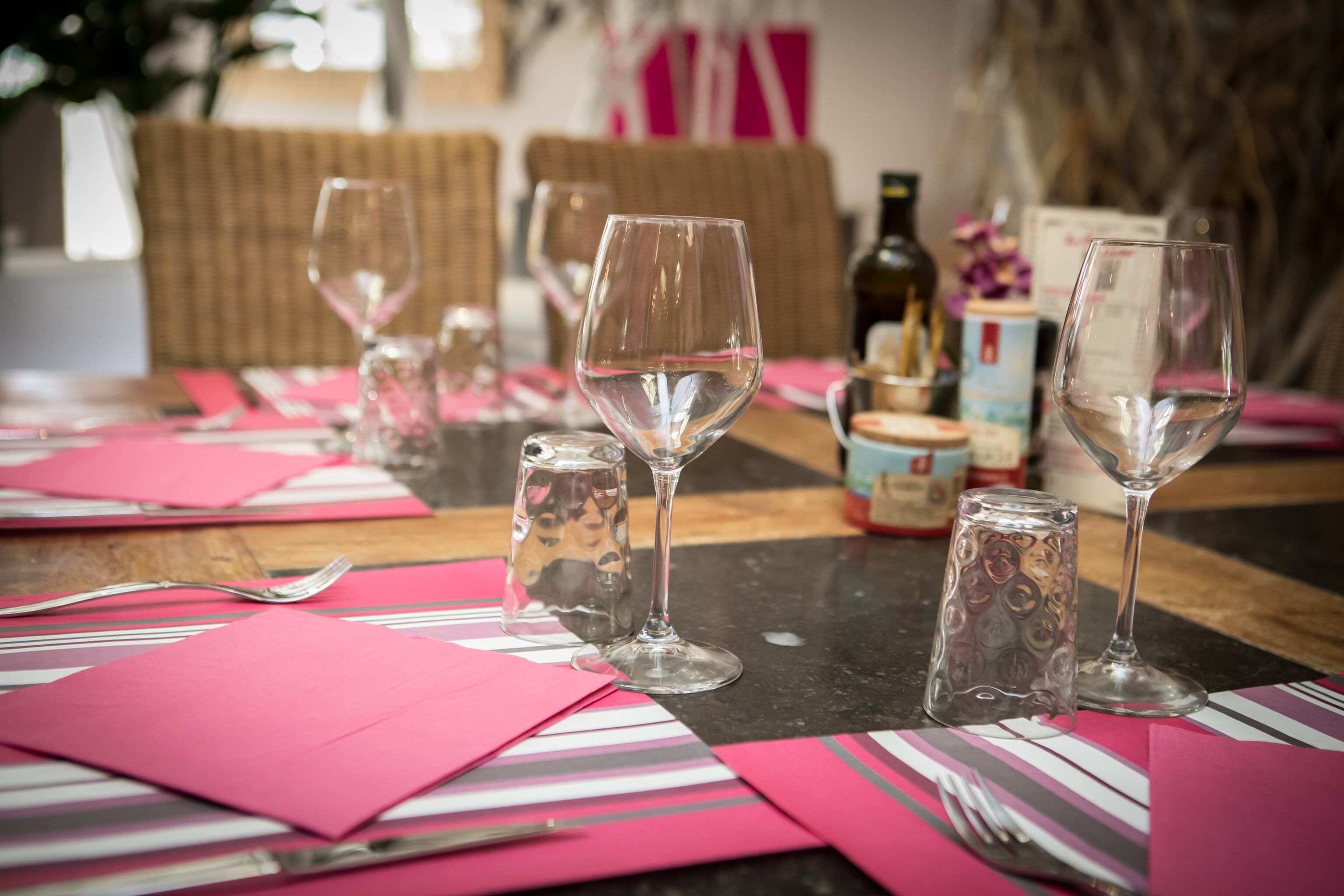 Phục vụ bữa sáng, bữa tối, món Pháp, nhìn ra vườn 