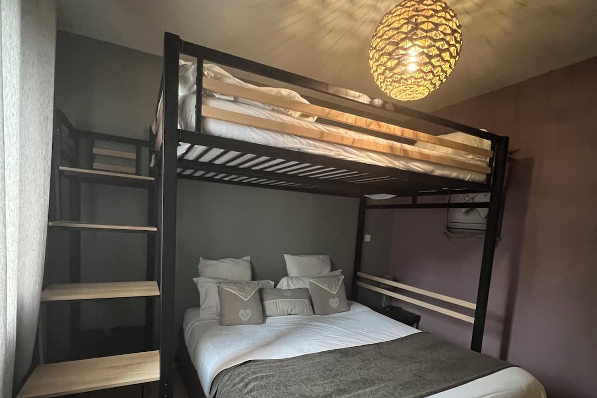 Family Room, Multiple Beds | Premium bedding, desk, laptop workspace, soundproofing