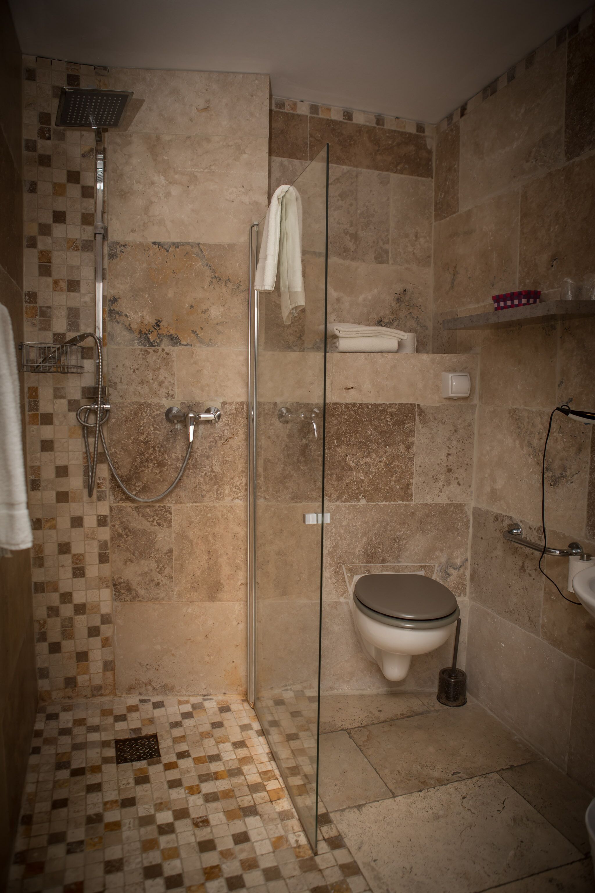 shower, free toiletries, hair dryer, towels