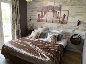 Premium-Doppelzimmer | Hochwertige Bettwaren, Schreibtisch, laptopgeeigneter Arbeitsplatz