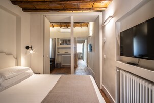 Codice camera: Suite Balcony, Edificio separato | 迷你吧、房內夾萬、手提電腦工作空間、遮光窗簾/窗簾