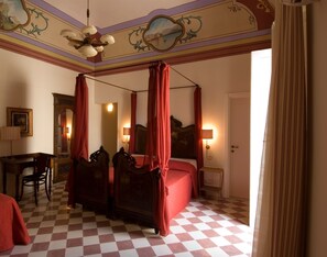 Coffres-forts dans les chambres, rideaux occultants