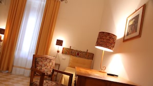 In-room safe, blackout drapes, soundproofing - Casa Ruffino (Balestrate)