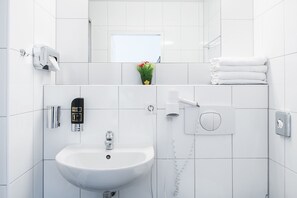 Bathroom - Mikon Eastgate Hotel (Berlin)