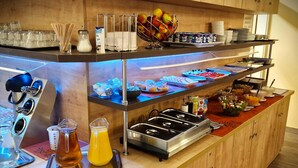 A breakfast buffet with various food items, beverages, and utensils. - Mikon Eastgate Hotel (Berlin)