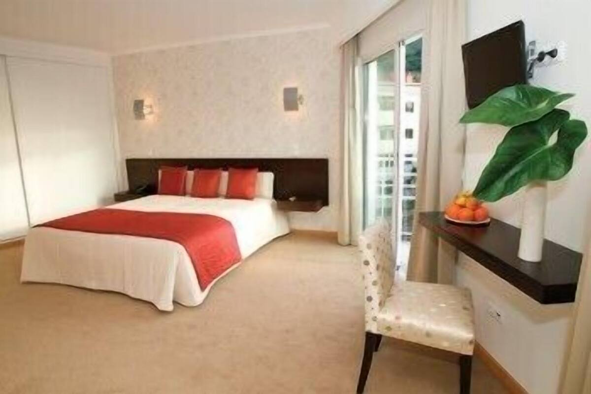 1 bedroom, hypo-allergenic bedding, in-room safe, desk