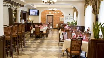 Café da manhã com buffet todos os dias mediante uma taxa
