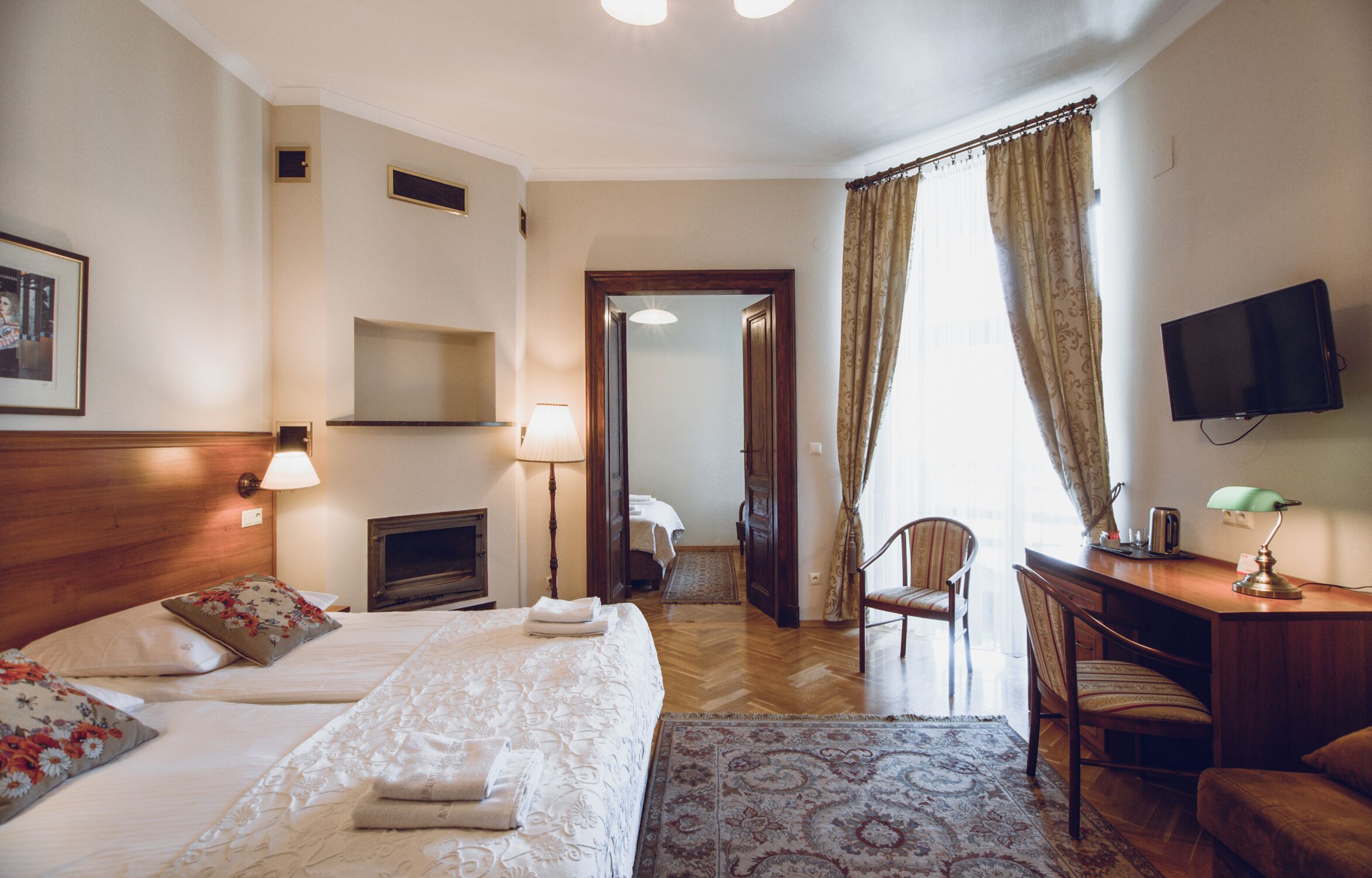 Una scrivania, ferro/asse da stiro, Wi-Fi gratuito, lenzuola