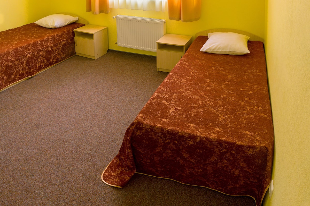 Desk, soundproofing, free WiFi, bed sheets