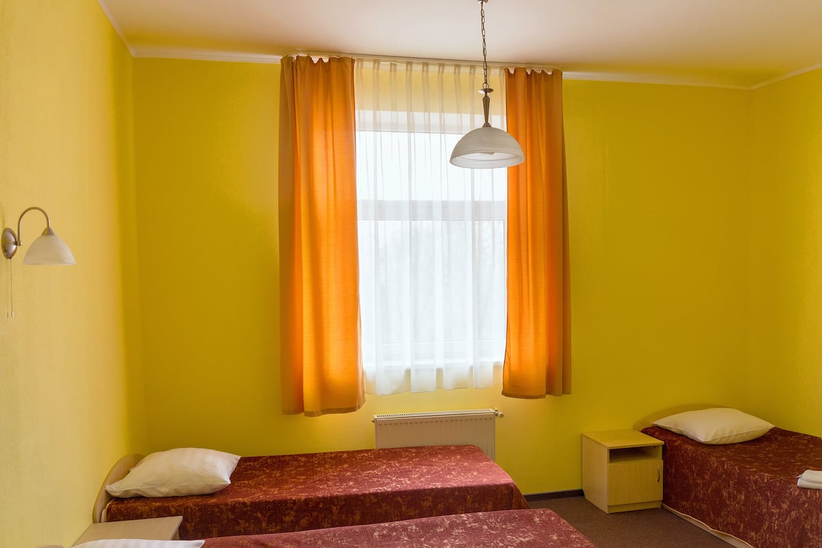 Desk, soundproofing, free WiFi, bed sheets