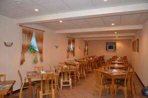Daily buffet breakfast for a fee - Vilmaja Hotel (Riga)