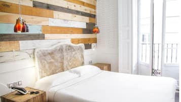 Minibar, coffres-forts dans les chambres, bureau, rideaux occultants