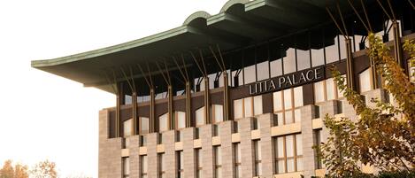 Vista frontal de la propiedad