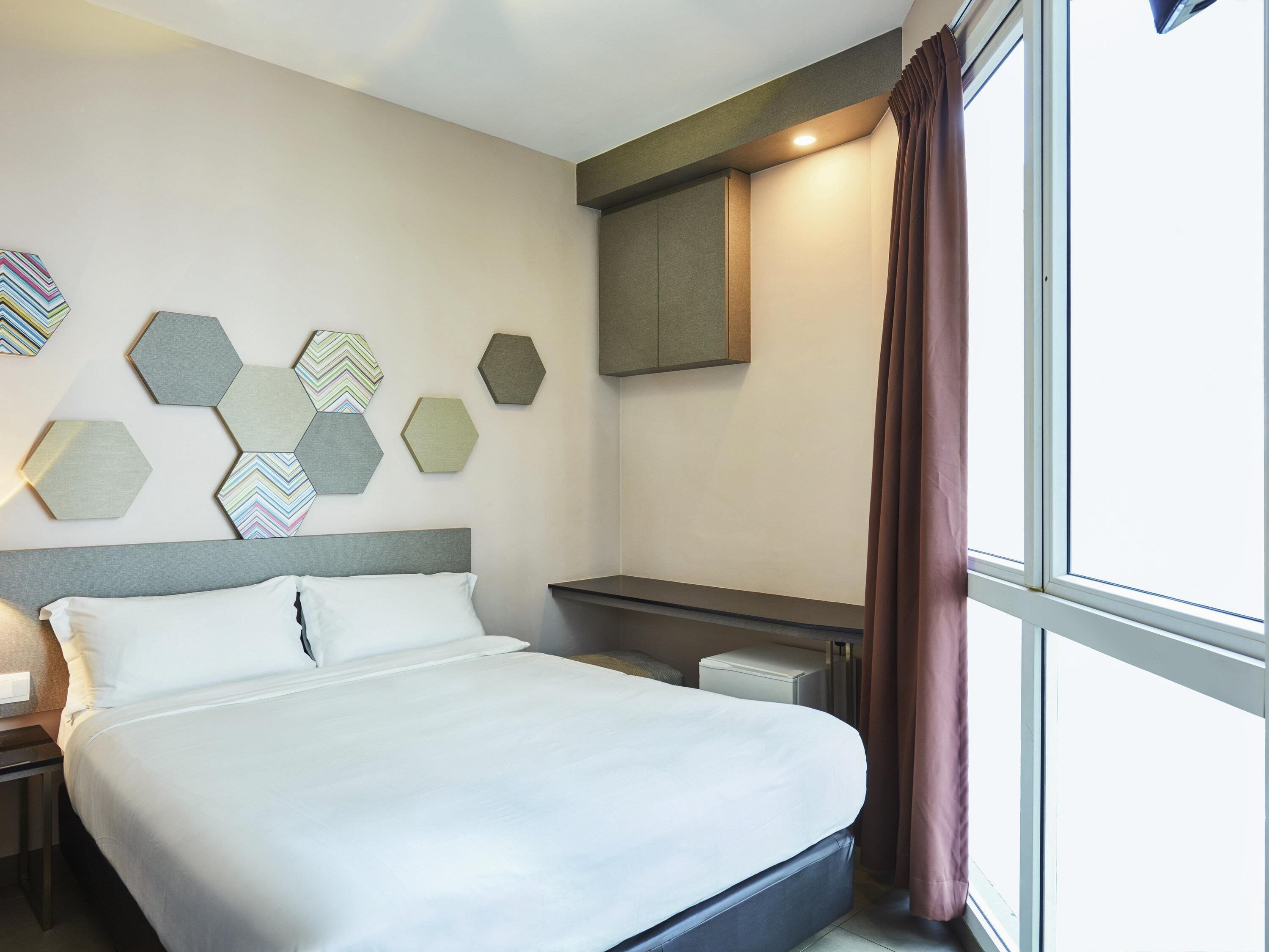 Habitación doble superior, 1 cama matrimonial | Escritorio, tabla de planchar con plancha, wifi gratis y ropa de cama 