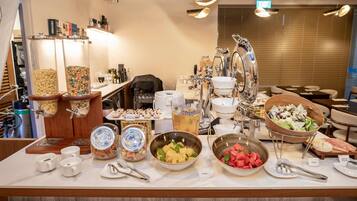 Daily buffet breakfast (SGD 13.19 per person)