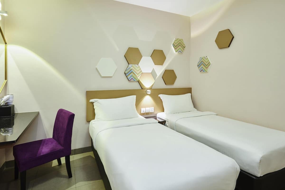 Bureau, fer et planche à repasser, Wi-Fi gratuit, draps fournis