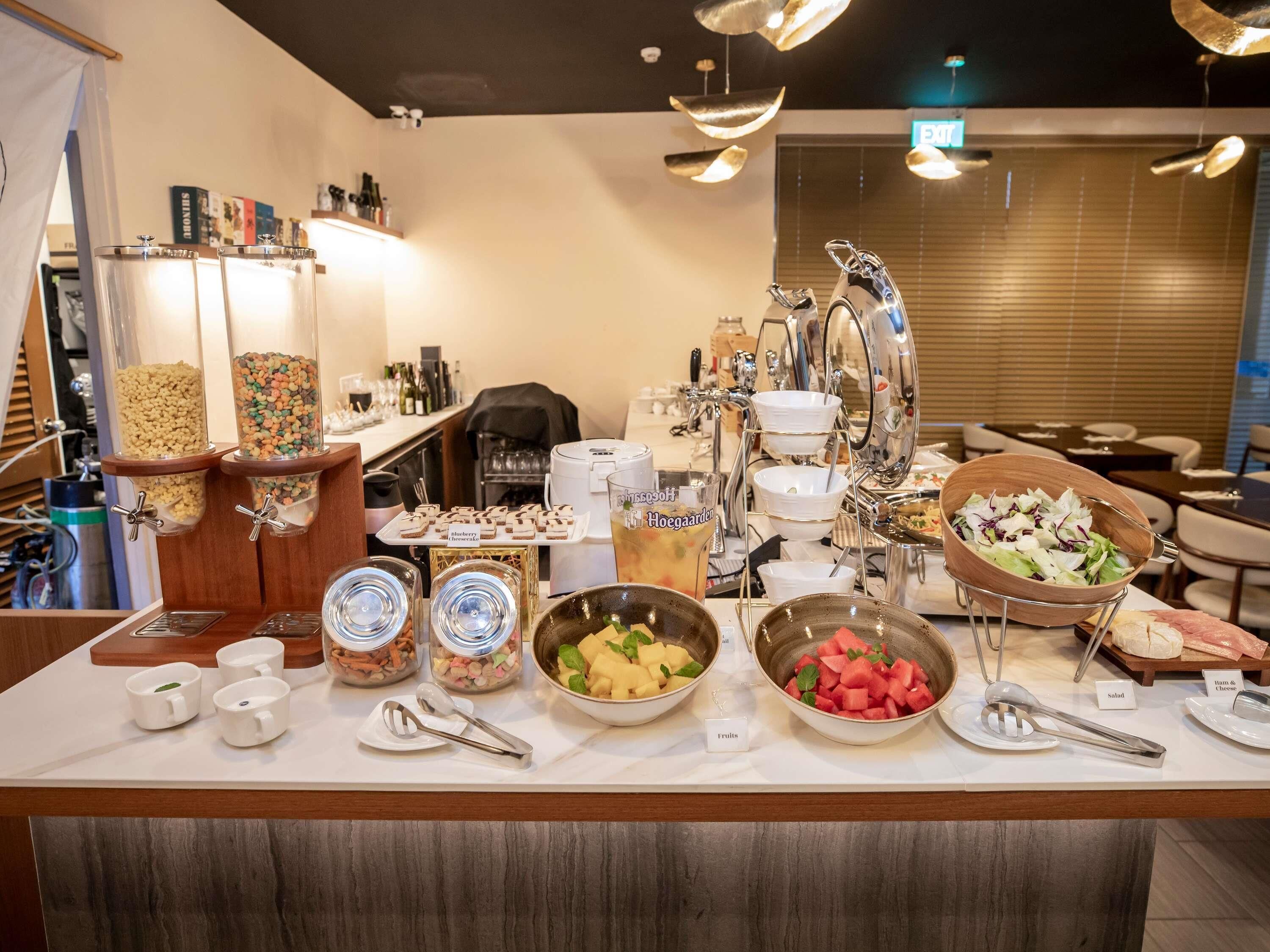 Daily buffet breakfast for a fee