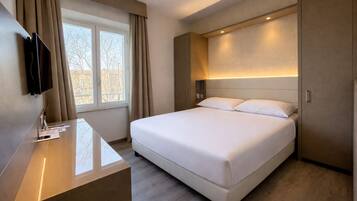 Superior Double or Twin Room | Minibar, in-room safe, desk, blackout curtains