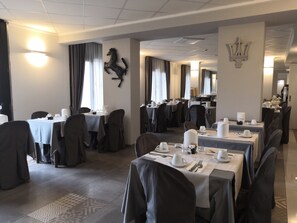 Daily continental breakfast (EUR 15 per person) - Hotel Principe (Modena)