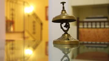 Kios check-in/check-out