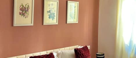 Deluxe-Vierbettzimmer, 2 Schlafzimmer | Minibar, Schreibtisch, laptopgeeigneter Arbeitsplatz