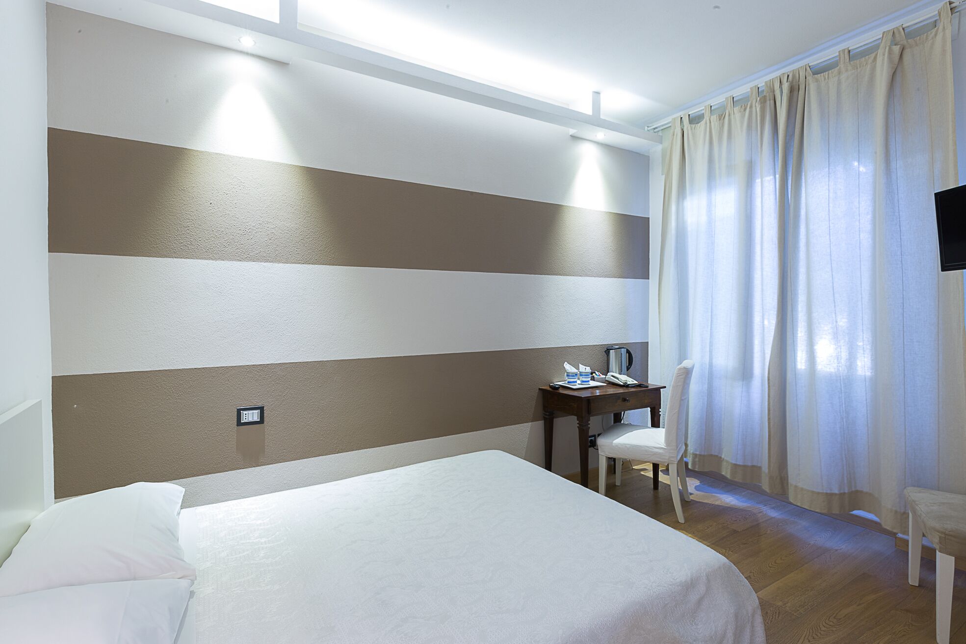 double room (green) | 1 bedroom, minibar, desk, laptop workspace