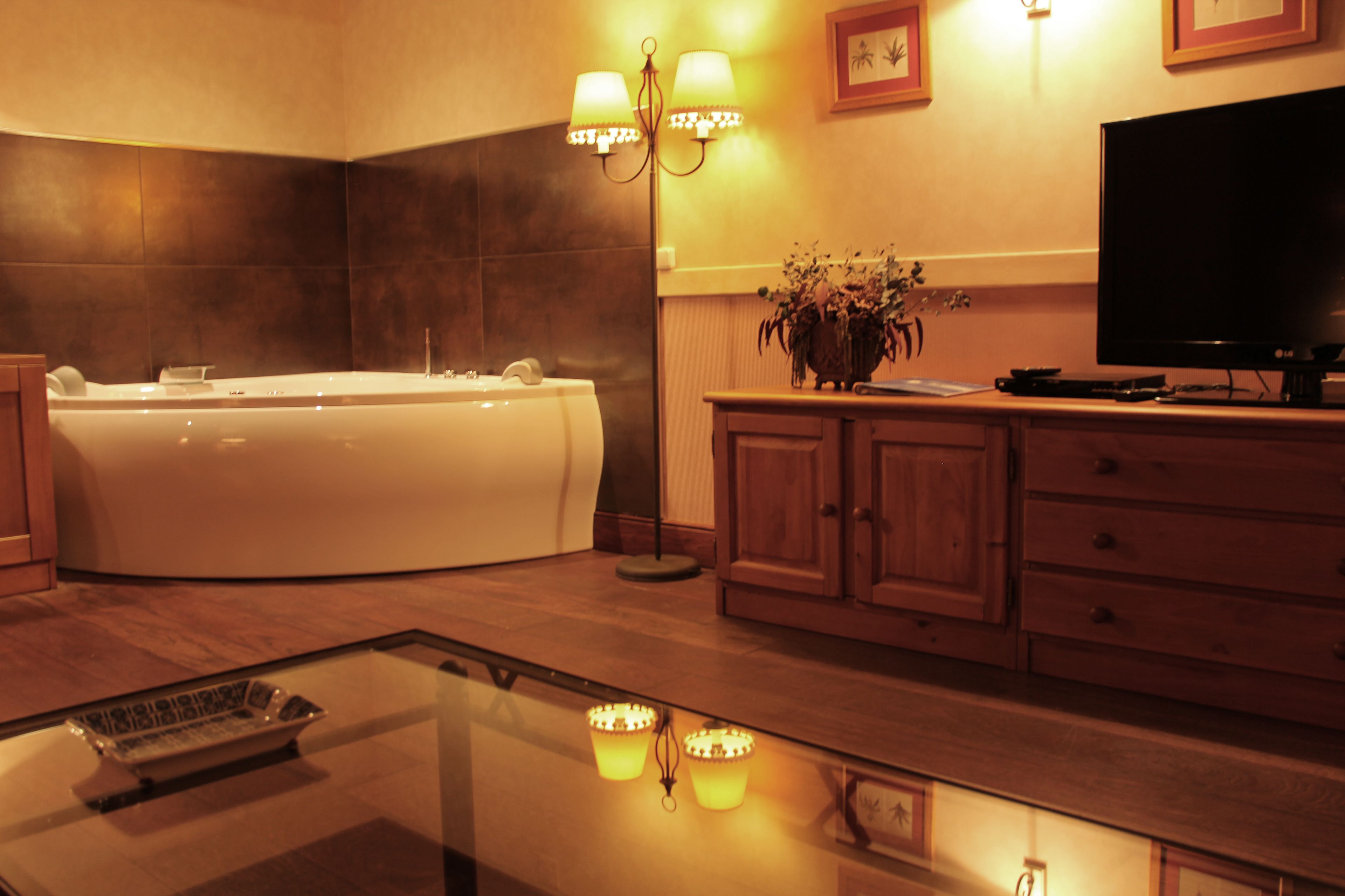 standard room | jetted bathtub