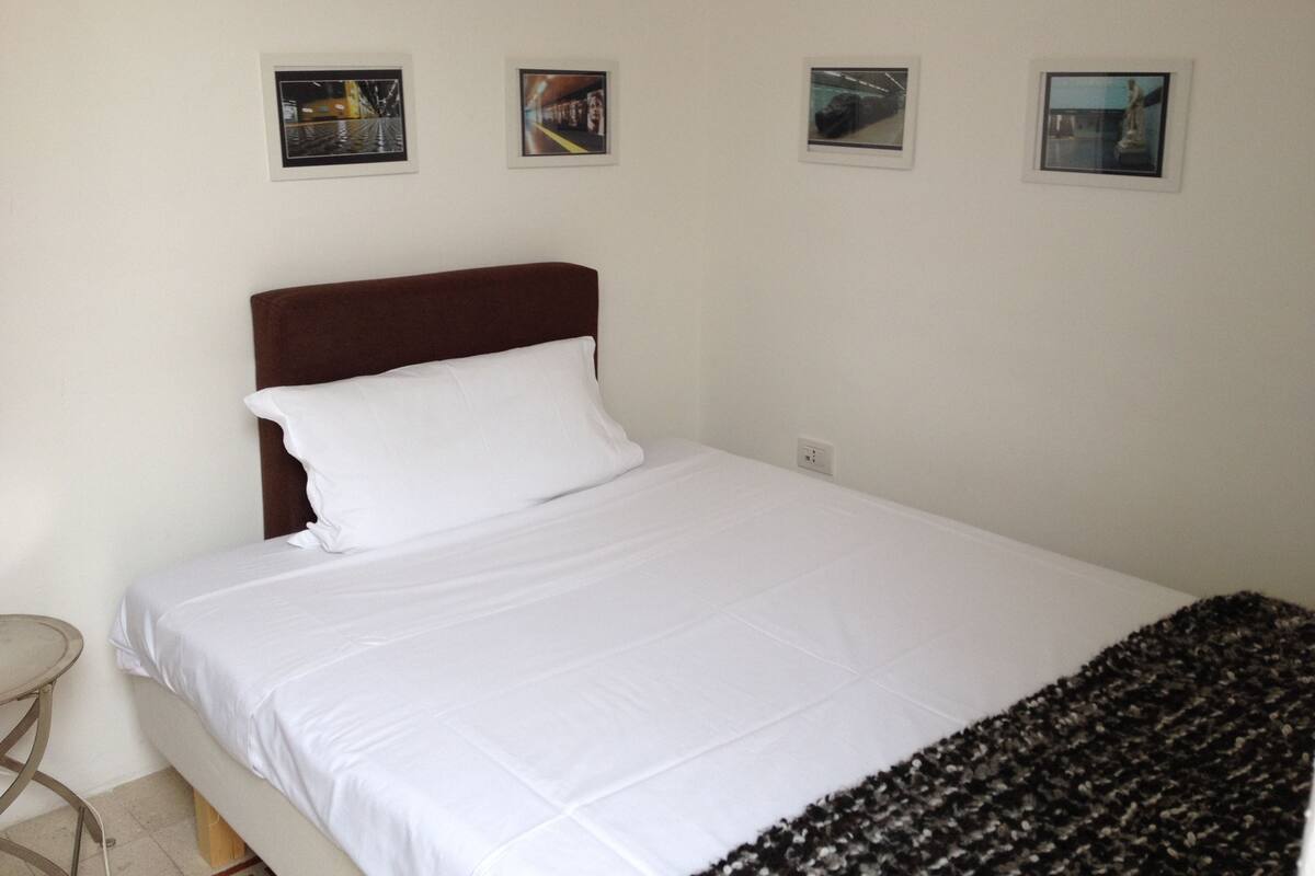 Classic Room | Gebar bulu kapas, peti besi dalam bilik, dihias secara berasingan, meja
