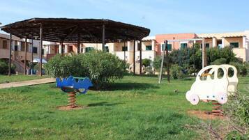 Children’s play area – outdoor