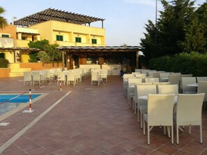 Outdoor pool, pool umbrellas, pool loungers - L'Arco del Saracino (Salve)
