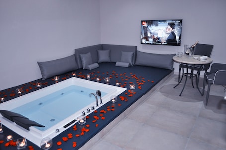 Suite Luxury, 1 camera da letto, idromassaggio | Vasca idromassaggio. Medea Resort