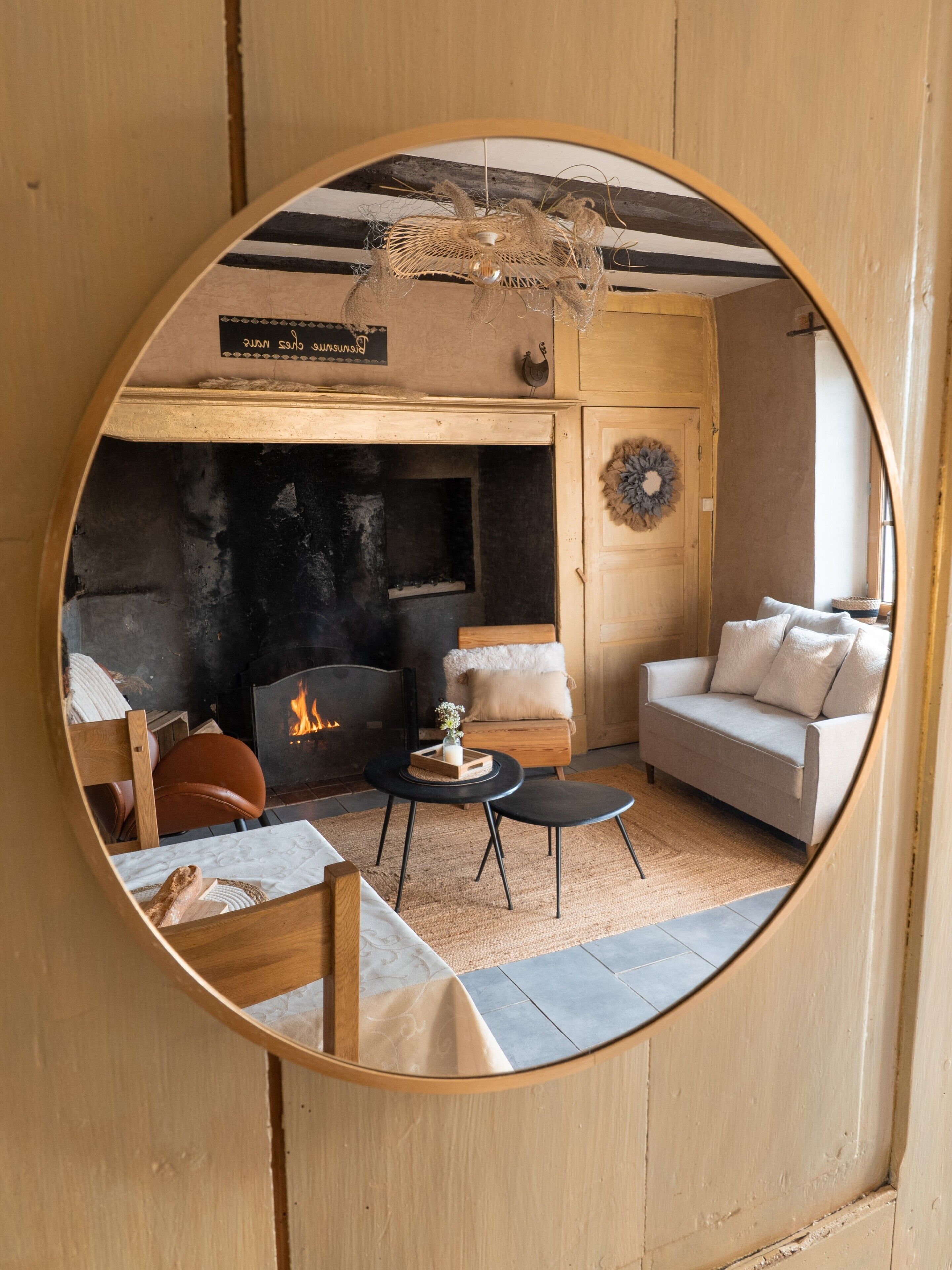Family House (Le Pigeonnier) | Living area | 80-cm flat-screen TV with digital channels