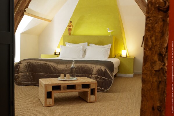 Doppelzimmer (Le Pigeonnier) | 1 Schlafzimmer, Minibar, individuell dekoriert, Schreibtisch