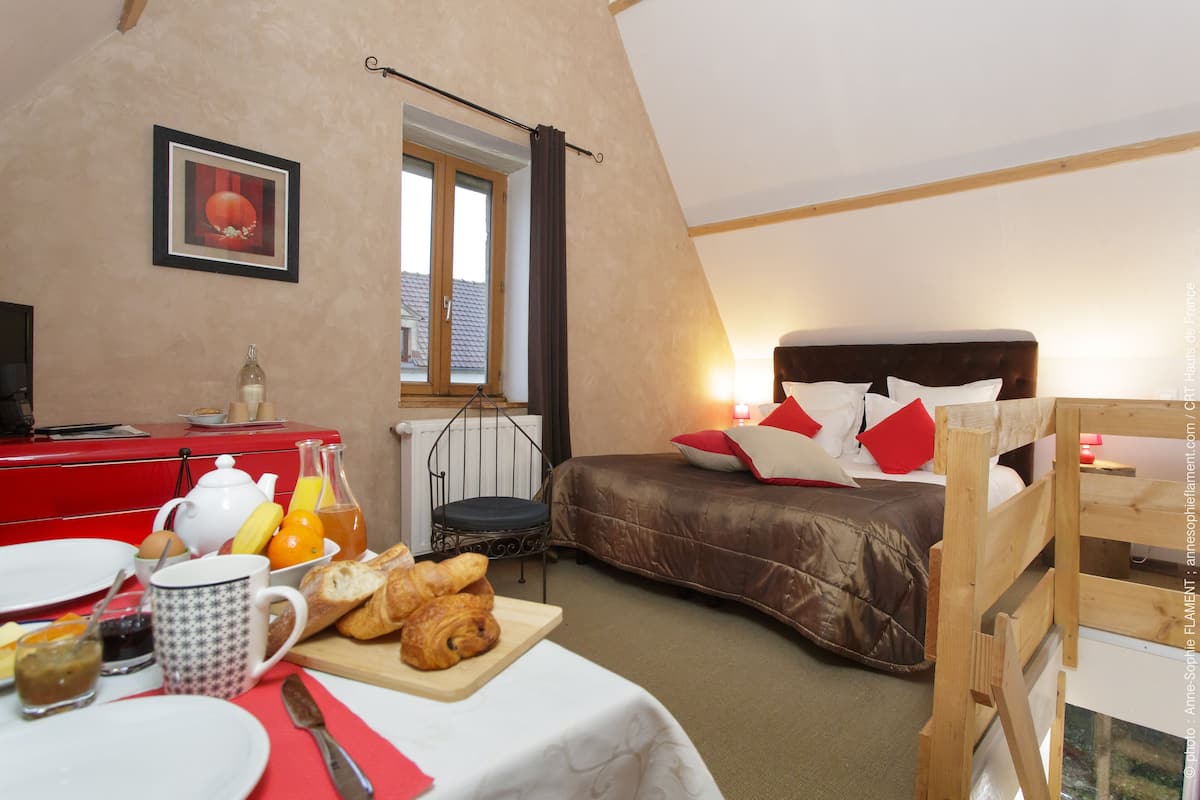 Comfort Duplex, Garden View | 1 bedroom, minibar, individually decorated, desk