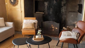 80-cm flat-screen TV with digital channels