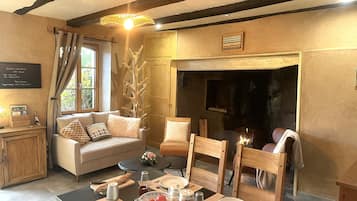 Family House (Le Pigeonnier) | Living area