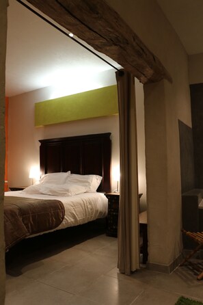 Familiekamer (L'écurie) | 1 slaapkamer, een minibar, individueel gedecoreerd, een bureau