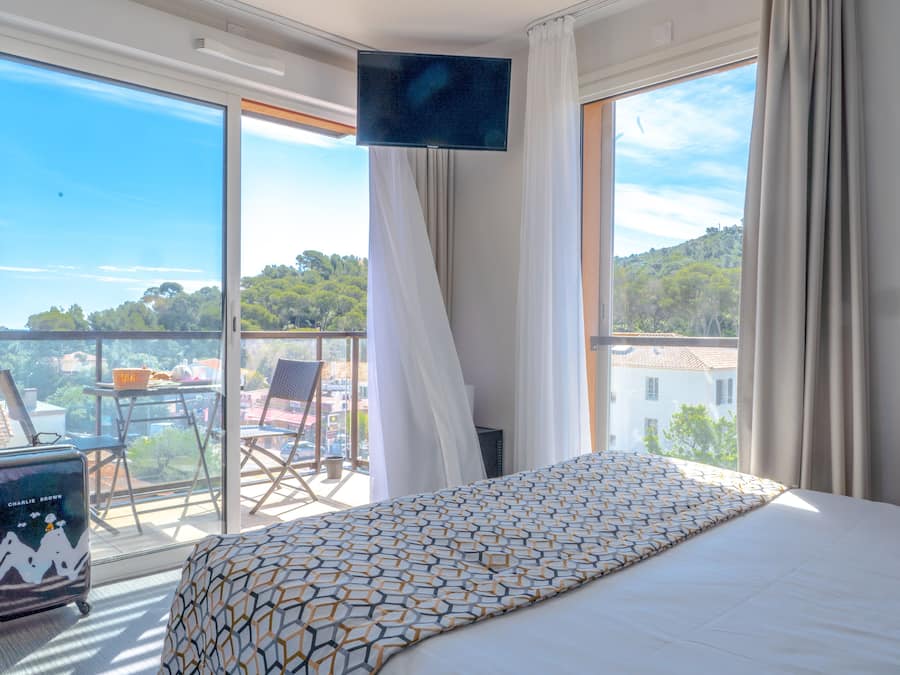 In-room safe, desk, laptop workspace, blackout curtains