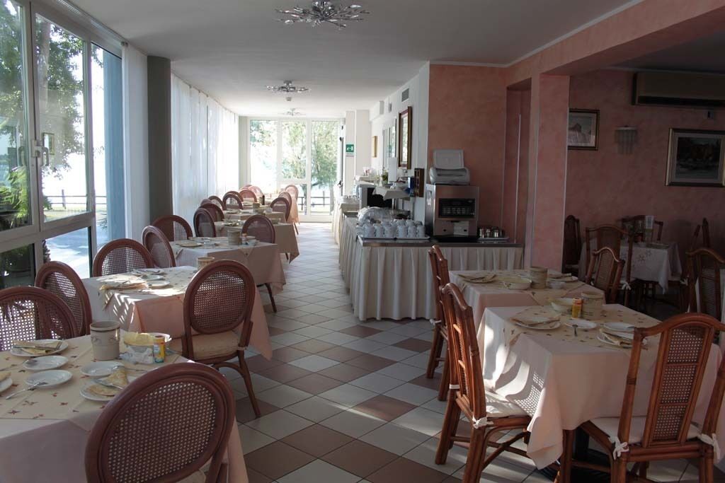 breakfast, lunch and dinner served