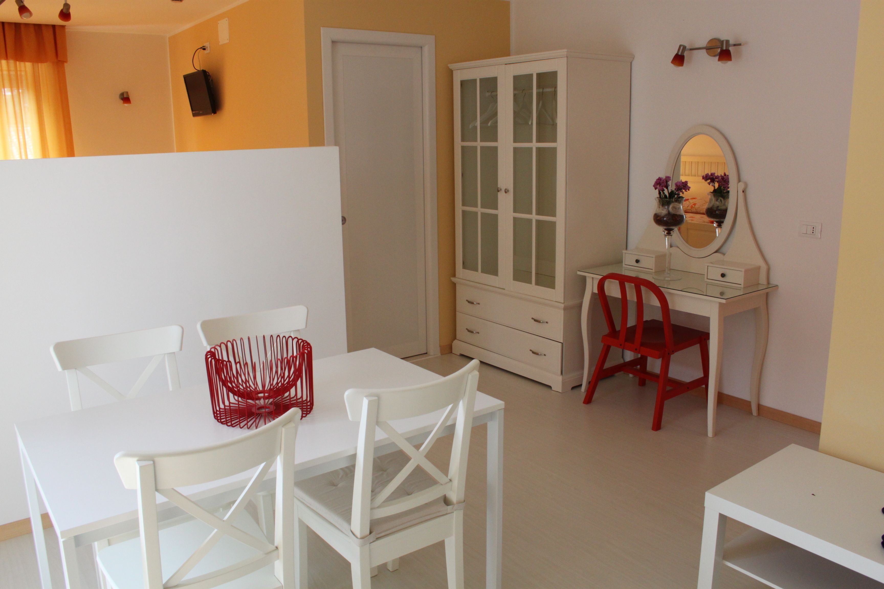 standard apartment, 1 bedroom | in-room dining