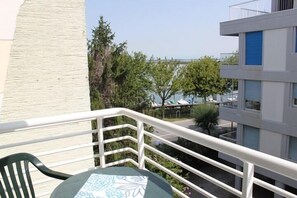 Triple Room | In-room safe, desk, free WiFi, bed sheets - Capri (Grado)